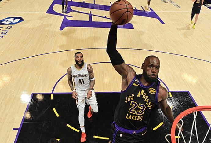 爱游戏中国官网-3连胜！湖人拒爆冷！詹姆斯梦回巅峰，东契奇四双，状元锡安24分